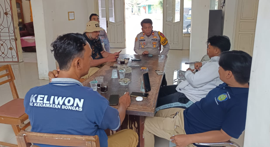 Kapolsek Bongas Gelar Silaturahmi bersama Masyarakat Desa Plawangan